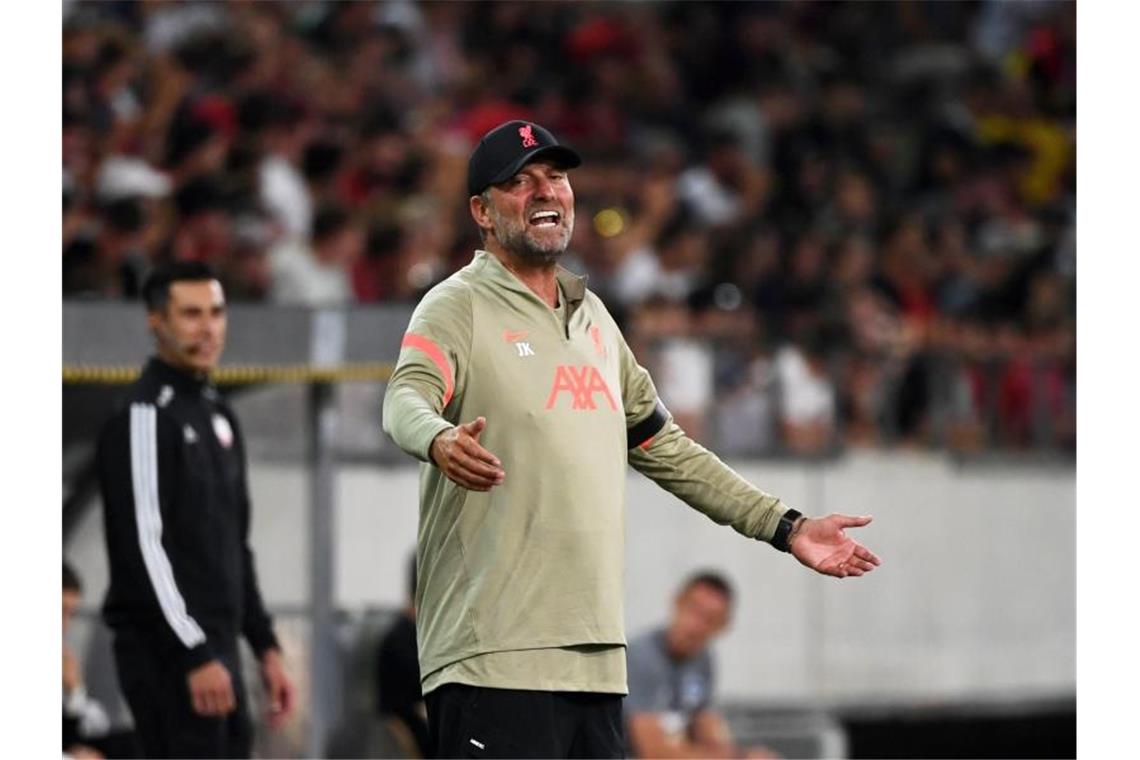 Liverpools Trainer Jürgen Klopp hadert mit dem Spiel seiner Mannschaft. Foto: Sebastian Räppold/Matthias Koch/dpa