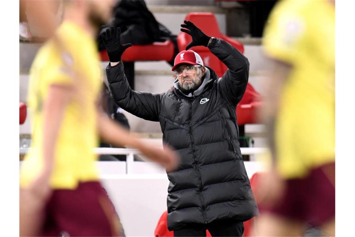 Liverpools Trainer Jürgen Klopp reagiert an der Seitenlinie verärgert. Foto: Peter Powell/PA Wire/dpa