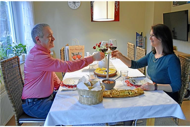 Ljubica und Reinhold Schwaderer finden wichtig, es nicht für selbstverständlich zu halten, dass man eine glückliche Ehe führt. Foto: T. Sellmaier