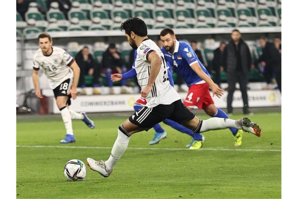 Tore-Spaß gegen Liechtenstein: 9:0 beim Jogi-Abschied lkay Gündogan verwandelt den Elfmeter zum 1:0 für Deutschland. Foto: Christian Charisius/dpa