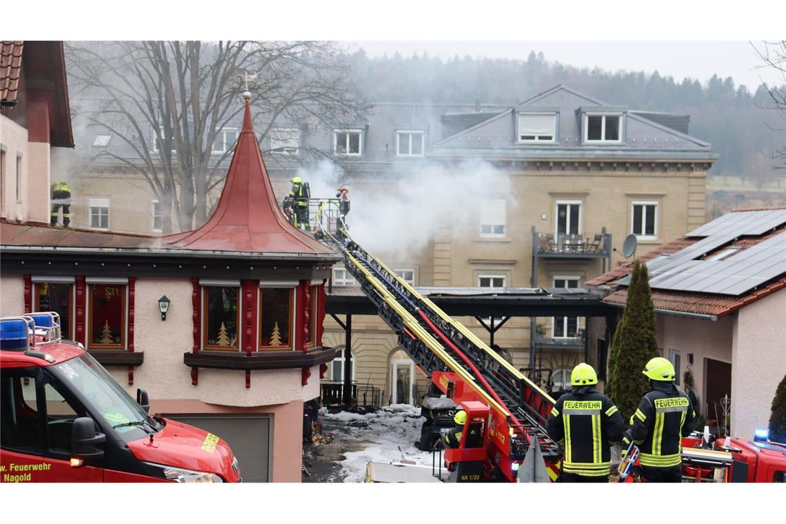 Löscharbeiten der Feuerwehr