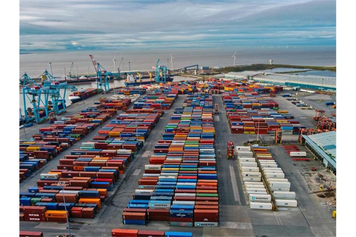 Britische Logistikbranche rechnet mit Engpässen Logistik-Probleme in Großbritannien: Noch immer fehlen Zehntausende Lastwagen-Fahrer. Foto: Peter Byrne/PA Wire/dpa