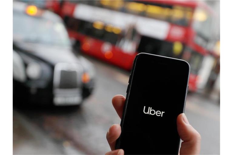 London hat dem umstrittenen Fahrdienstvermittler Uber die Lizenz entzogen. Foto: Kirsty Wigglesworth/AP/dpa