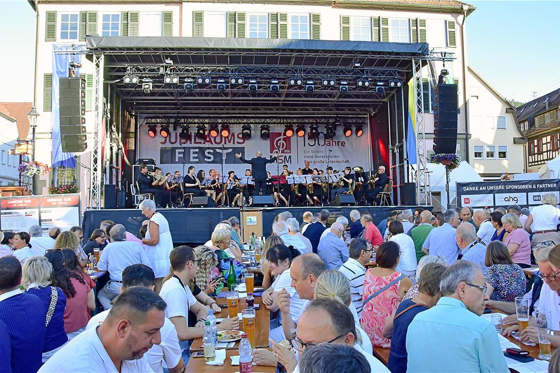 L’Orchestre d’Harmonie du Pays de Château-Gontier. Feier zu 60 Jahre Städtepartn...