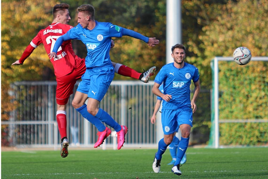 Loris Maier (links) mühte sich mit der TSG Backnang, doch zu einem Sieg reichte es in Walldorf nicht. Foto: A. Hornauer