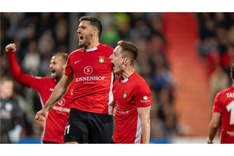 Loris Maier und Michael Kleinschrodt: Der SG-Jubel nimmt kein Ende.    

IMAGO/kolbert-press/Philip Ziegler
