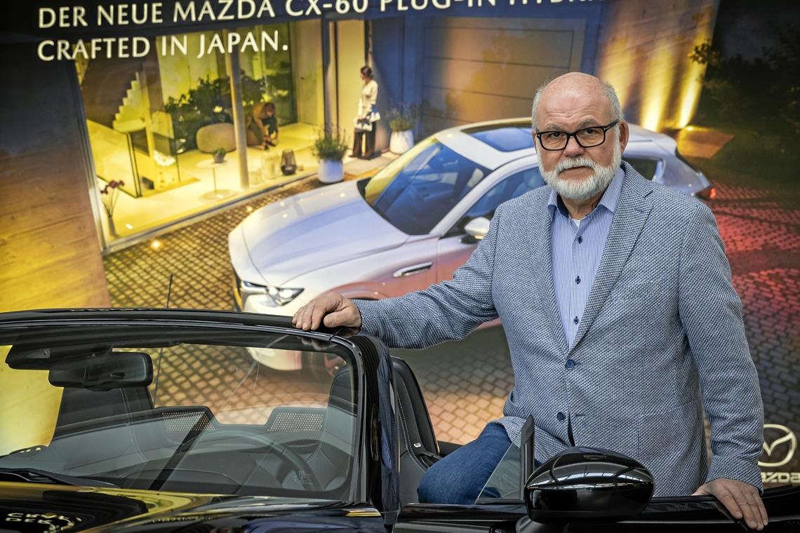 Staatliche Bevormundung ist ihm ein Graus Lothar Buchfink fährt gerne sportliche Autos, befürwortet aber zugleich ein allgemeines Tempolimit. Fotos: Alexander Becher