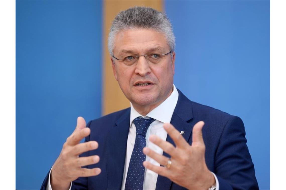 RKI rät auch Geimpften vor Besuch bei Älteren zum Test Lothar H. Wieler, Präsident des Robert Koch Institut (RKI), äußert sich in einer Pressekonferenz. (Archivbild). Foto: Kay Nietfeld/dpa