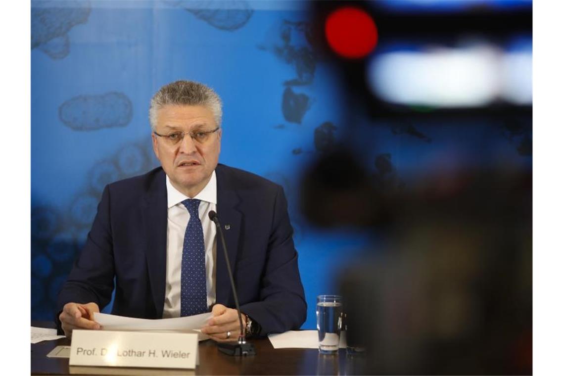 Corona-Lage bleibt ernst - Kein schnelles Ende Lothar Wieler, Chef des Robert Koch-Instituts (RKI), während einer Pressekonferenz. Foto: Markus Schreiber/AP Pool/dpa