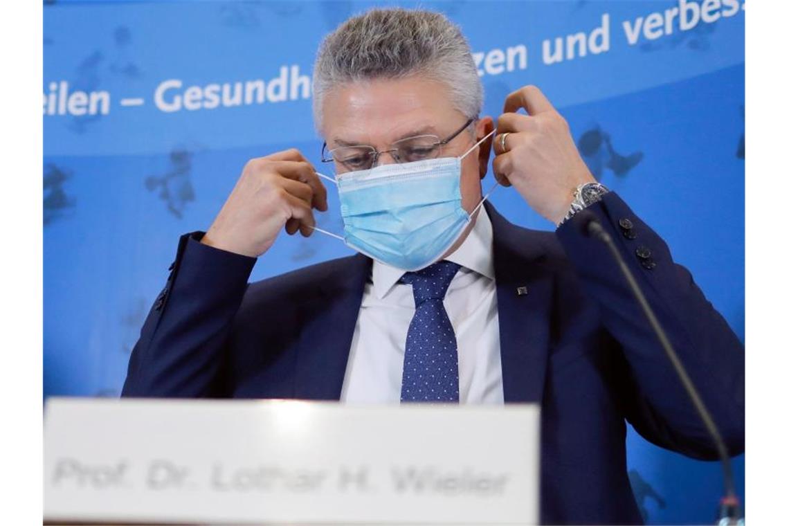Corona-Lage bleibt ernst - Kein schnelles Ende Lothar Wieler, Leiter des deutschen Robert-Koch-Instituts (RKI). Foto: Markus Schreiber/AP-Pool/dpa