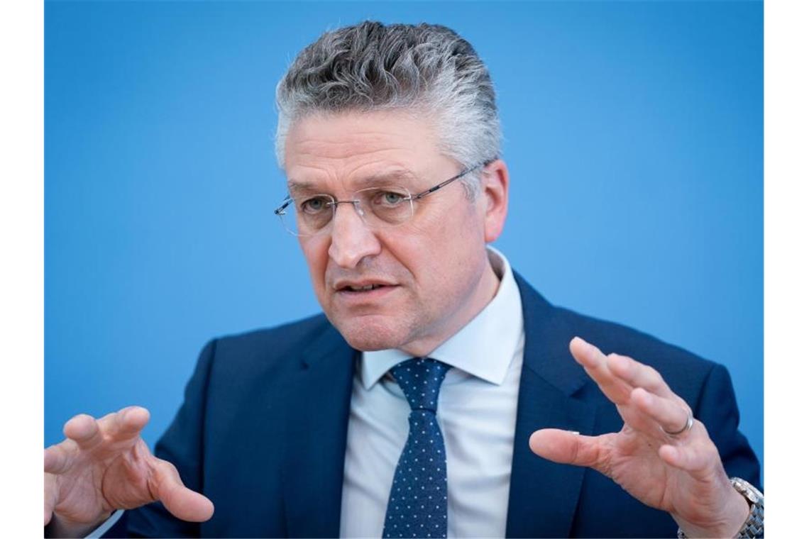 RKI registriert 9160 Corona-Neuinfektionen Lothar Wieler, Präsident des Robert-Koch-Instituts (RKI), gibt eine Pressekonferenz zur weiteren Entwicklung in der Corona-Pandemie. Foto: Kay Nietfeld/dpa