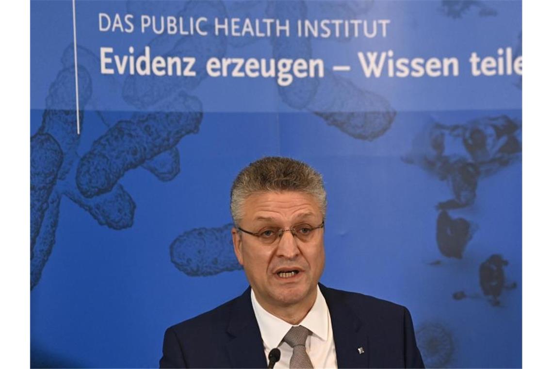 Lothar Wieler, Präsident des Robert Koch-Instituts, während einer Pressekonferenz zur aktuellen Situation in der Corona-Pandemie. Foto: Tobias Schwarz/AFP POOL/dpa