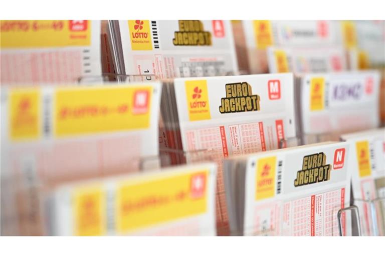 Lotto-Spielscheine: Um wen genau es sich bei dem Neu-Millionär oder der Neu-Millionärin handelt, ist noch unklar.
