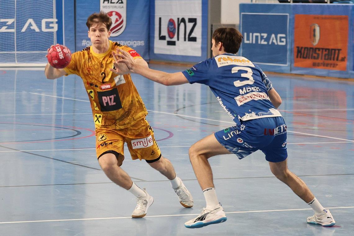 Louis Mönch (links) spielt derzeit in Bregenz, wird ab der kommenden Saison aber das HCOB-Trikot tragen. Foto: Imago