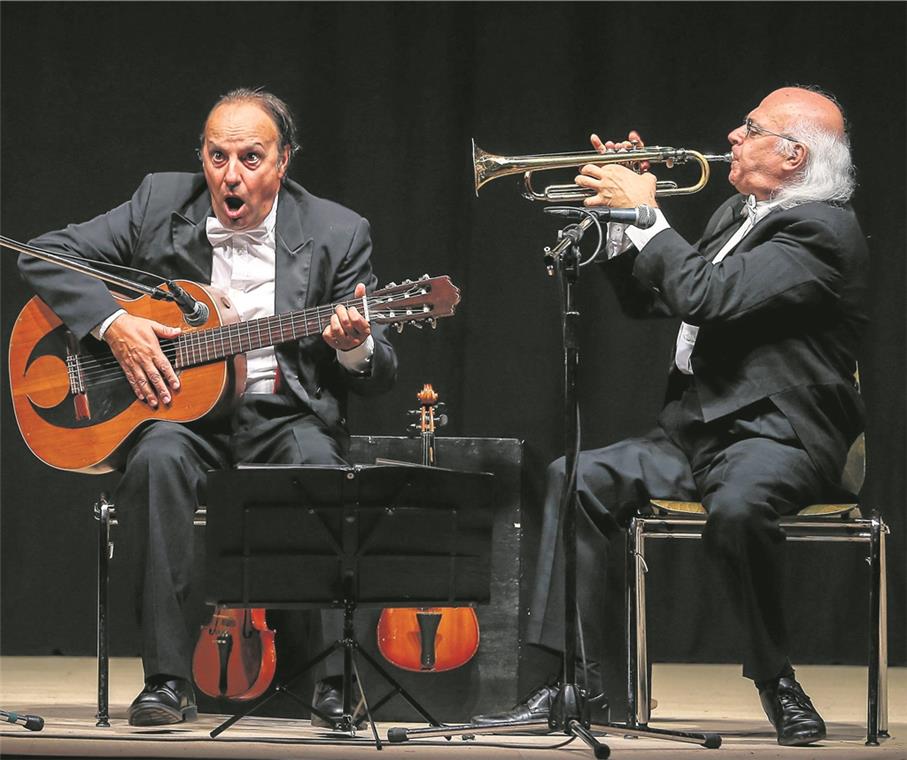 Klassische Musik mit Klamauk inszeniert Luca Domenicali (links) und Danilo Maggio bilden zusammen das Comedy-Duo Microband und zeigen, dass Klassik auch lustig ist. Foto: A. Becher