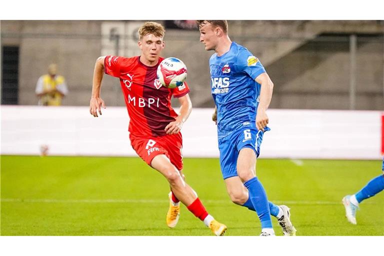 Luca Mack (früher FV Löchgau und VfB/li.) hofft noch auf den Aufstieg mit dem FC Vaduz.