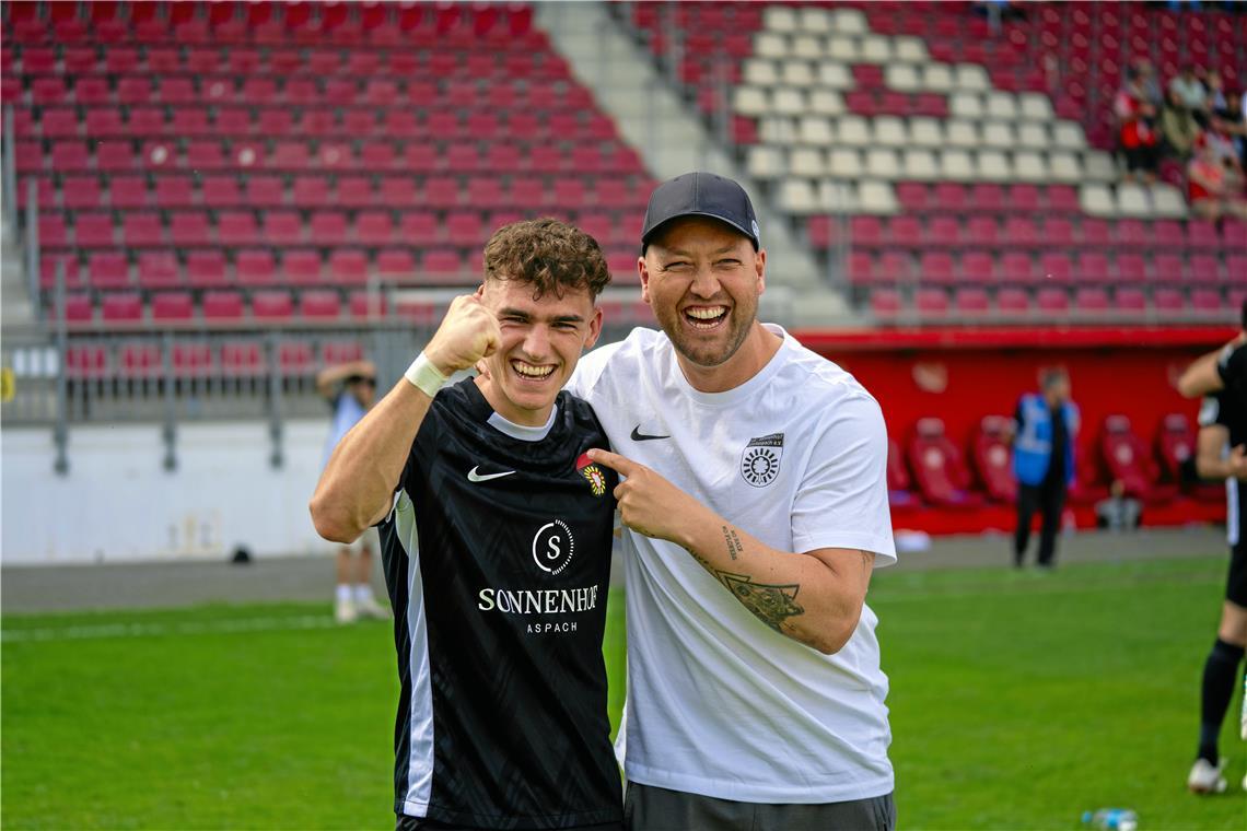 Luca Molinari (links) und der Sportliche Leiter Julian Schieber.