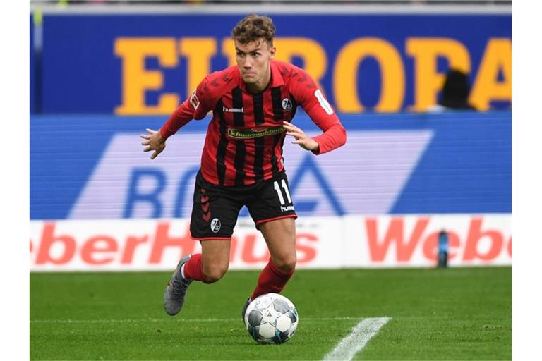 Luca Waldschmidt von Freiburg läuft mit dem Ball. Foto: Patrick Seeger/dpa/Archiv