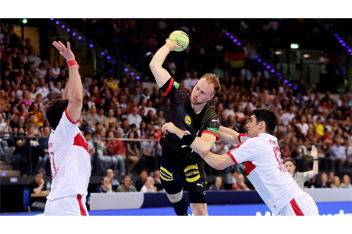 Deutsche Handballer mit Neu-Kapitän Julian Köster zum Kantersieg Luca Witzke führte Regie.