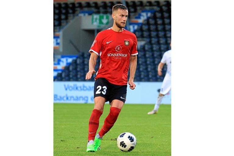 Luca Wöhrle will mit Großaspach bald in der Regionalliga am Ball sein. Foto: Alexander Becher