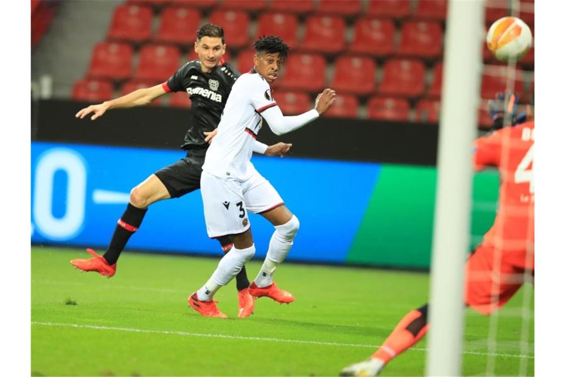 Leverkusen startet mit Rekordsieg gegen Nizza Lucas Alario erhöhte noch vor der Pause auf 2:0 für die Werkself. Foto: Wolfgang Rattay/Reuters-Pool/dpa