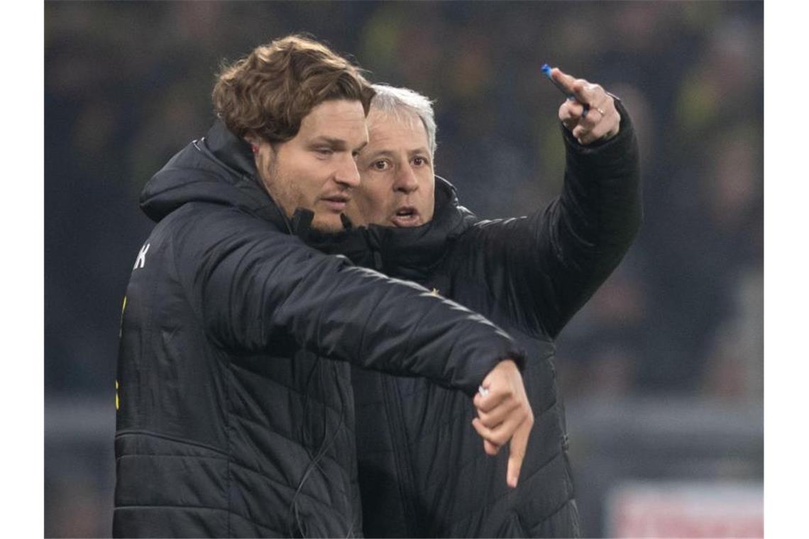 Lucien Favre (r) und sein bisheriger Assistent Edin Terzic. Foto: Bernd Thissen/dpa