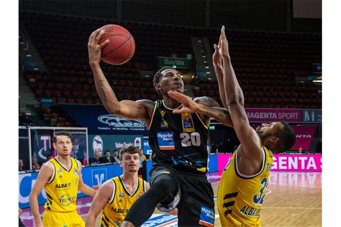 Basketball-Bundesliga wertet Turnier positiv Ludwigsburgs Thomas Wimbush (M) in Aktion. Foto: Tilo Wiedensohler/camera4/BBL/pool/dpa/Archivbild