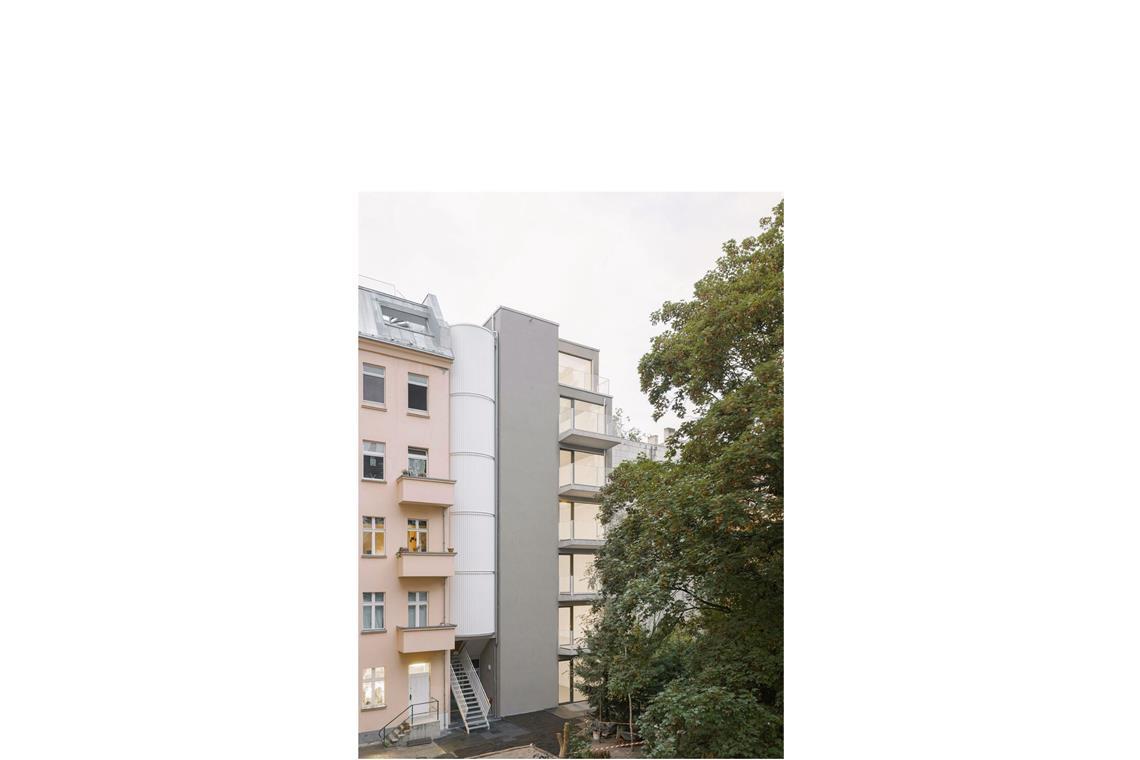 Lückenschluss in der Metropole: Schmales Haus in Berlin: Max Hacke & Leonhard Clemens – Hinterhaus Prototyp 6x9m, Berlin.