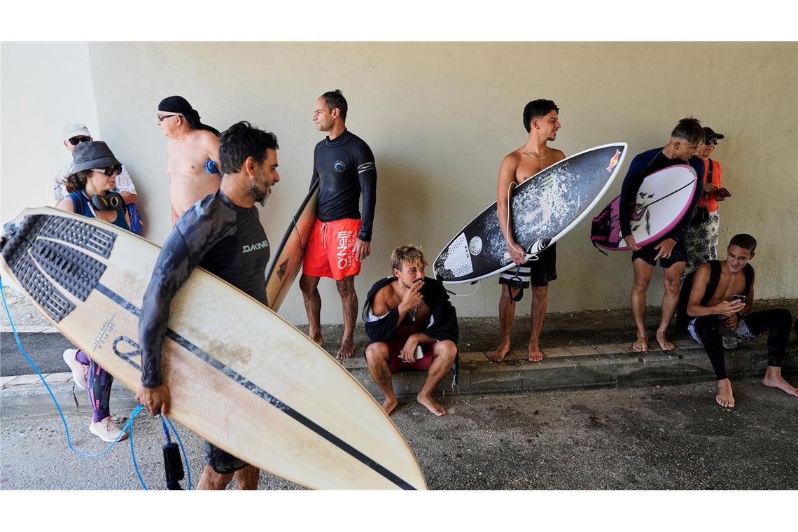 Bilder des Tages Luftalarm am Surfstrand in Israel