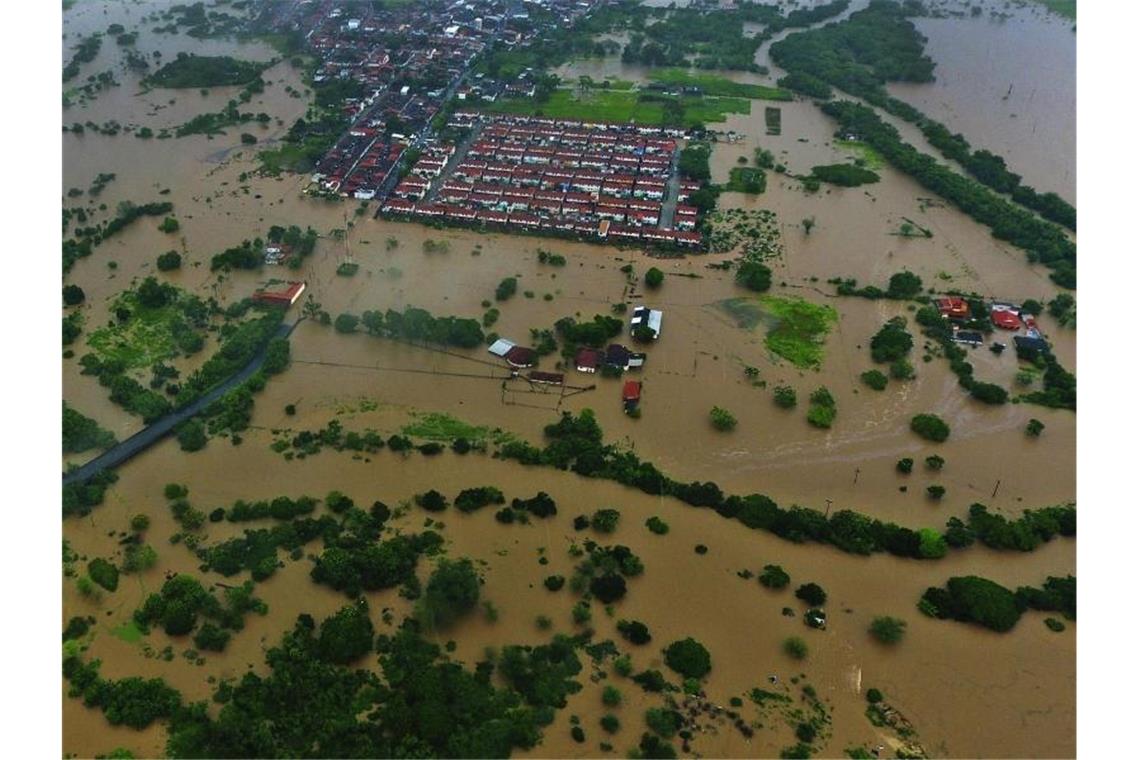 Luftaufnahme der Überschwemmungen im brasilianischen Bundesstaat Bahia. Foto: Manuella Luana/AP/dpa