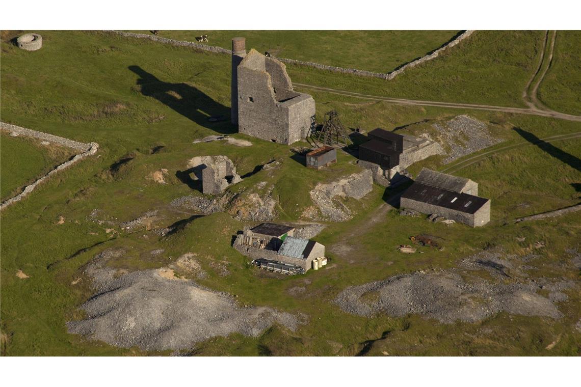 Schon die alten Römer litten unter Luftverschmutzung Luftaufnahme einer alten, verlassenen Bleimine im White Peak, Peak District im englischen Derbyshire.