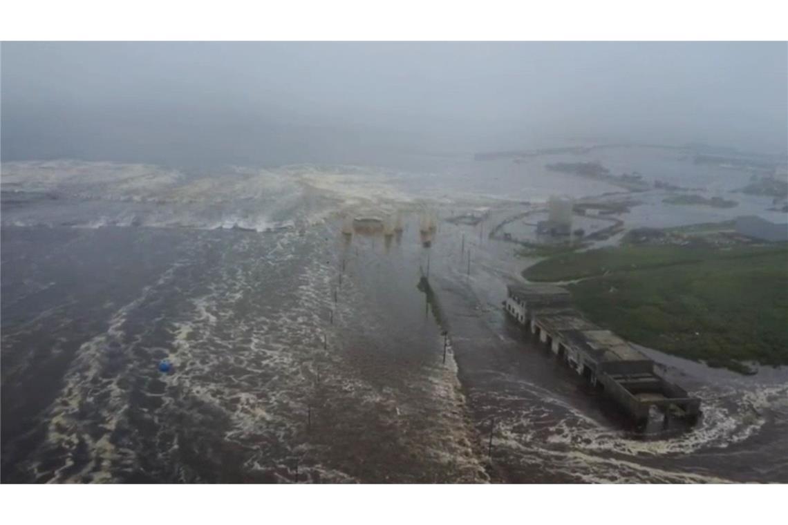 Russland und Japan heben Tsunami-Warnung auf Luftaufnahme eines von einem Erdbeben und einem anschließenden Tsunami betroffenen Gebiets in der Region Sachalin im Osten Russlands.