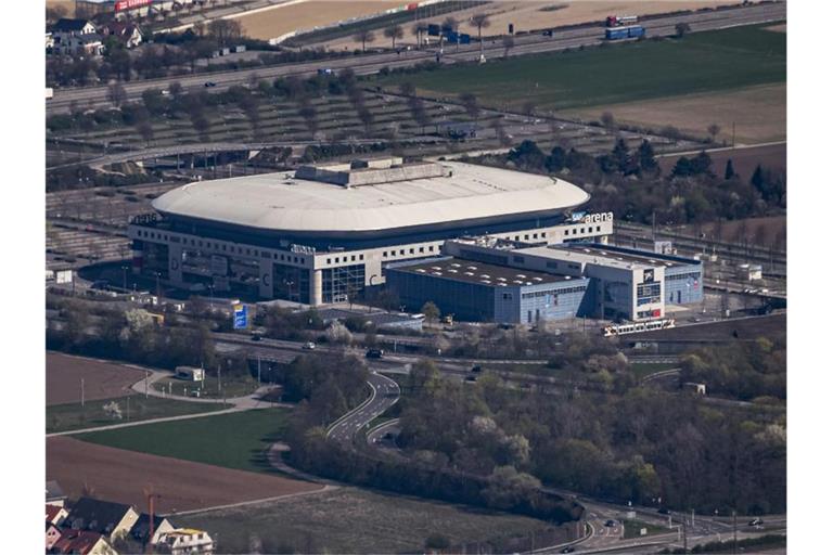 Luftbild, aufgenommen aus einem Flugzeug, von der SAP Arena. Foto: Uli Deck/dpa/Archivbild