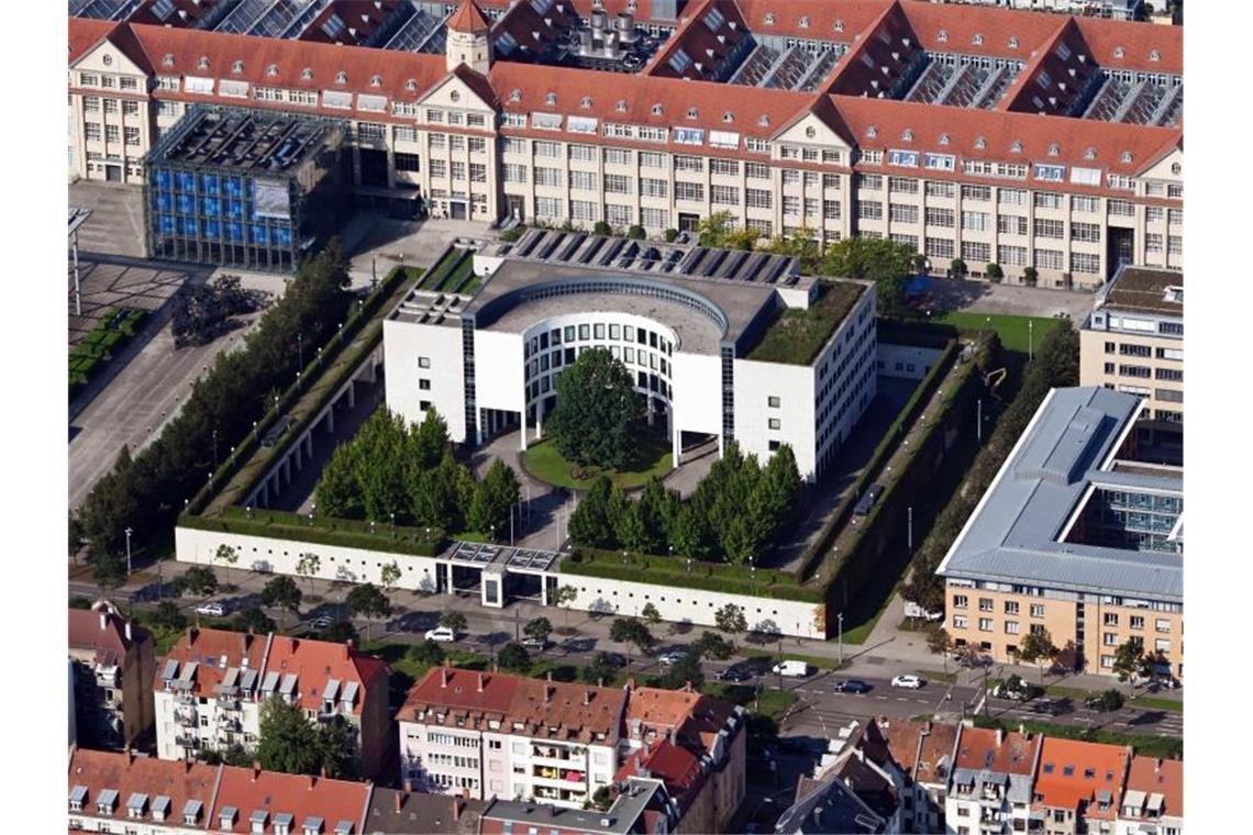 NS-Studien: Generalbundesanwalt mahnt zu Wachsamkeit Luftbild der Bundesanwaltschaft. Es ist der Sitz des Generalbundesanwalts. Foto: Uli Deck/dpa