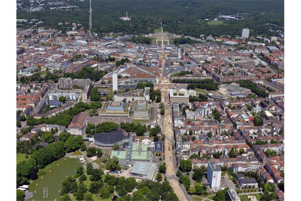 Luftbild der Innenstadt von Karlsruhe. Foto: Uli Deck/dpa/Archivbild