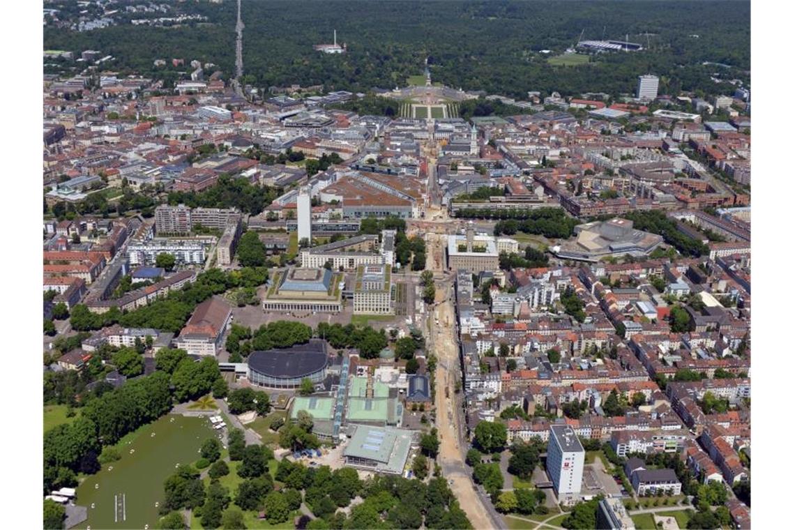 Oberbürgermeisterwahl in Karlsruhe am 6. Dezember Luftbild der Innenstadt von Karlsruhe. Foto: Uli Deck/dpa/Archivbild