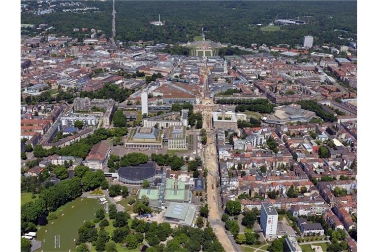 Luftbild der Innenstadt von Karlsruhe. Foto: Uli Deck/dpa/Archivbild