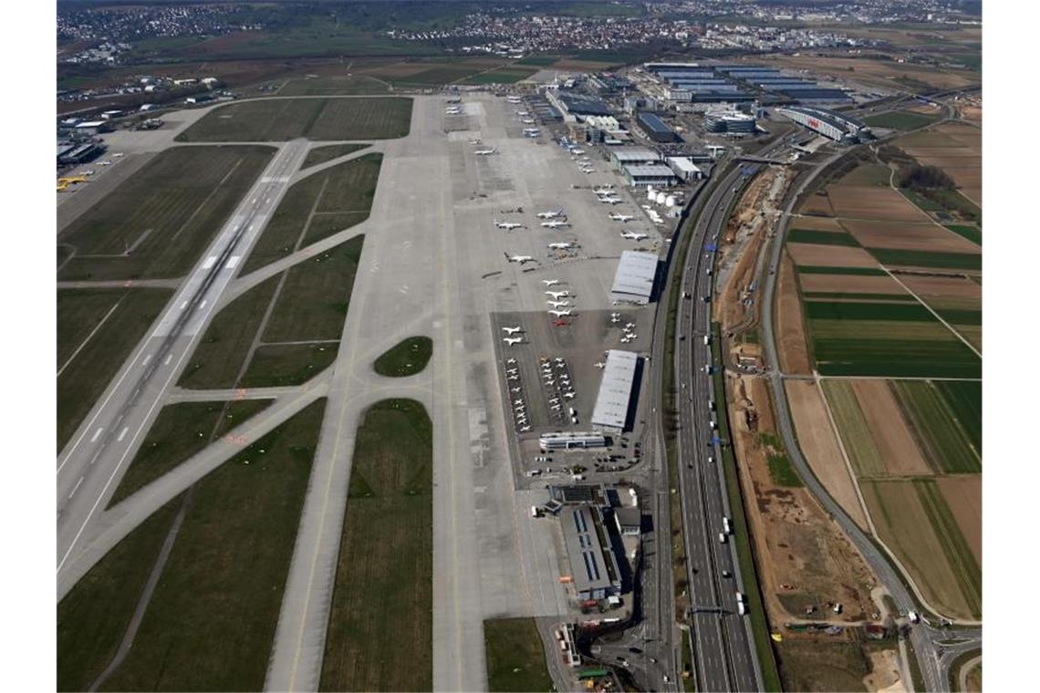 Stuttgart: Nach Bau-Sperrung heben wieder Flugzeuge ab