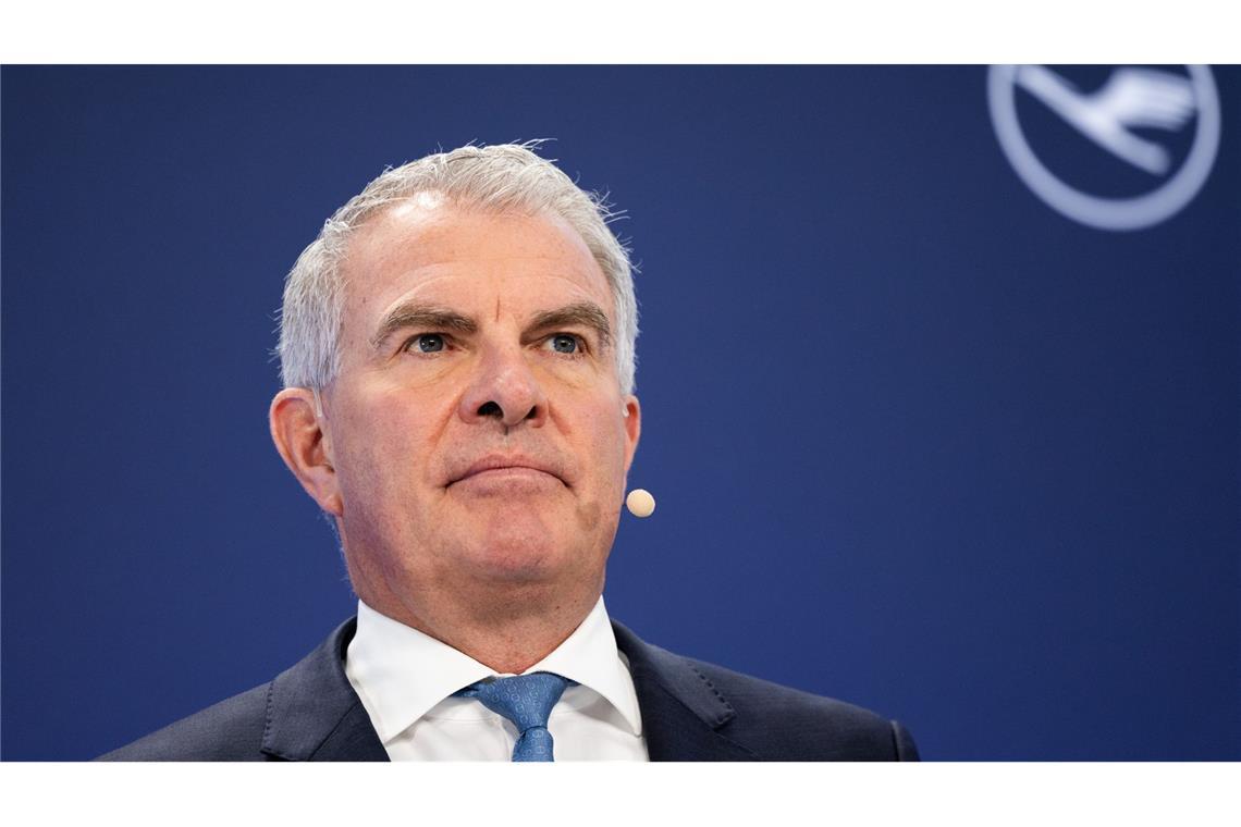 Lufthansa-Chef: E-Fuels gehören in Flugzeuge statt in Autos Lufthansa-Chef Carsten Spohr kritisiert Pläne der Automobilindustrie. (Archivbild)