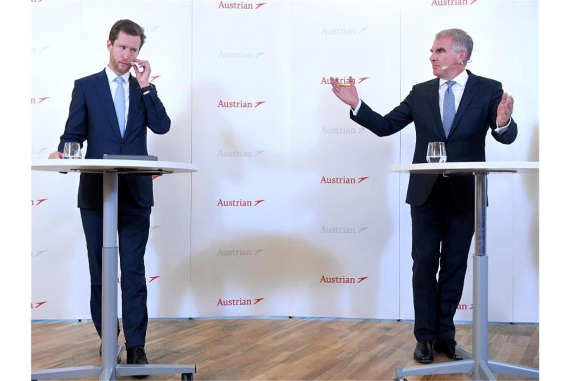 Lufthansa-Chef Carsten Spohr (r) und AUA-Vorstand Alexis von Hoensbroech. Foto: Roland Schlager/APA/dpa