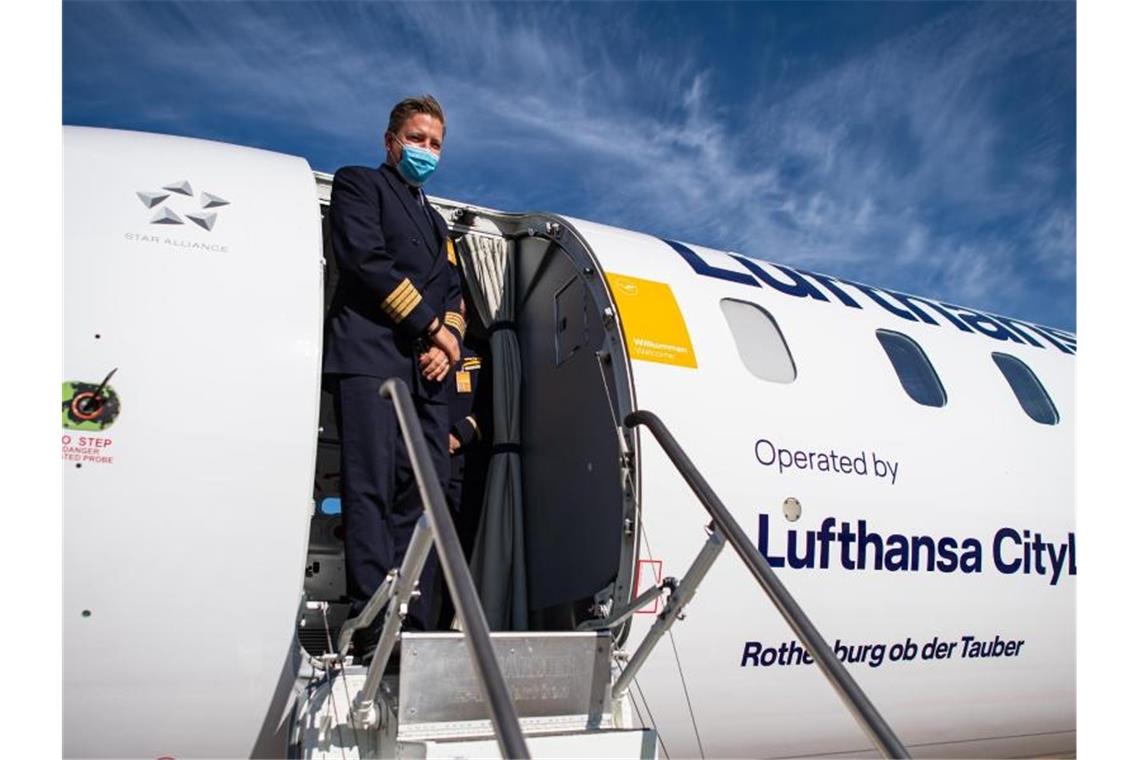 Lufthansa-Piloten bieten dem „Kranich“ Gehaltsverzicht an. Foto: Guido Kirchner/dpa