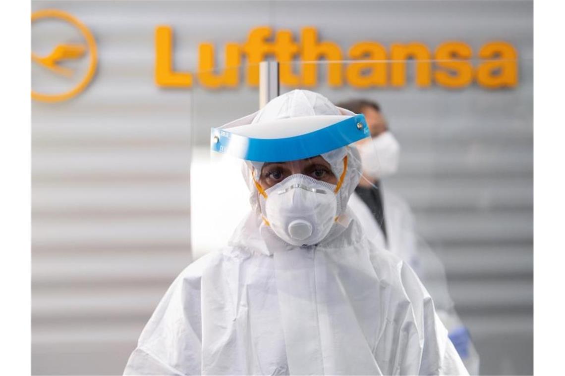 Lufthansa startet erste Probeläufe, sämtliche Passagiere vor Flugantritt auf das Corona-Virus zu testen. Foto: Sven Hoppe/dpa