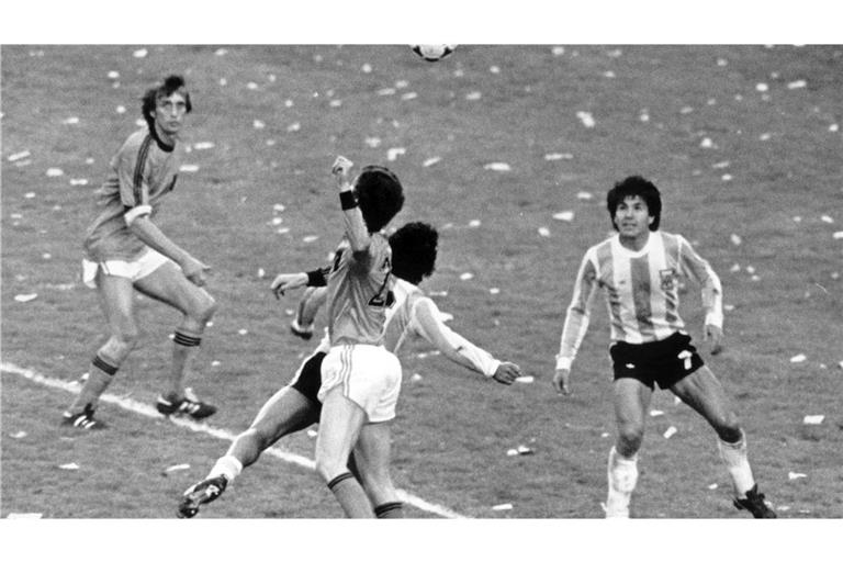 Luis Galván (rechts) beim Endspiel um die Weltmeisterschaft 1978 gegen die Niederlande. Argentinien gewann das Spiel nach Verlängerung 3:1.