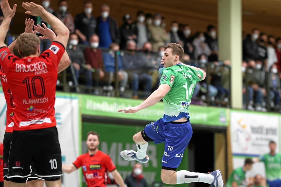 Herkulesaufgabe und gute Chance zugleich Luis Villgrattner setzt in dieser Saison nicht mehr zum Wurf an. Eine Ellenbogenverletzung bremst den HCOB-Handballer aus. Foto: A. Becher