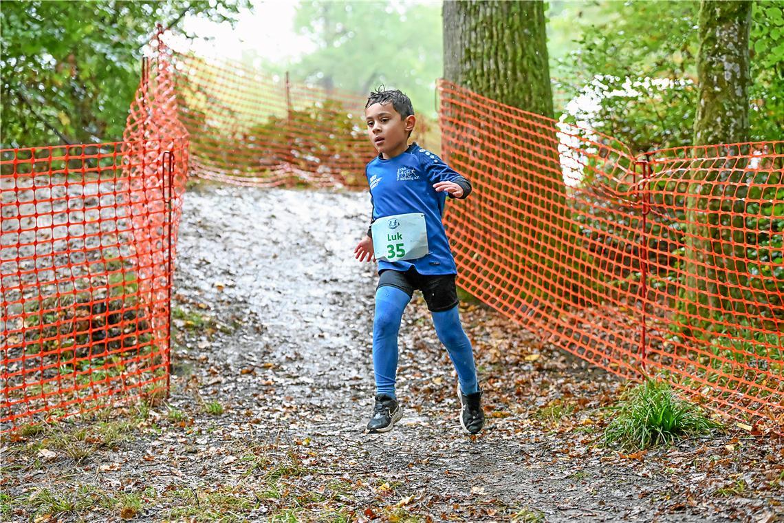 Luk mit der Startnummer 35 beim 4. Kindercrossduathlon des TC Backnang im Platte...