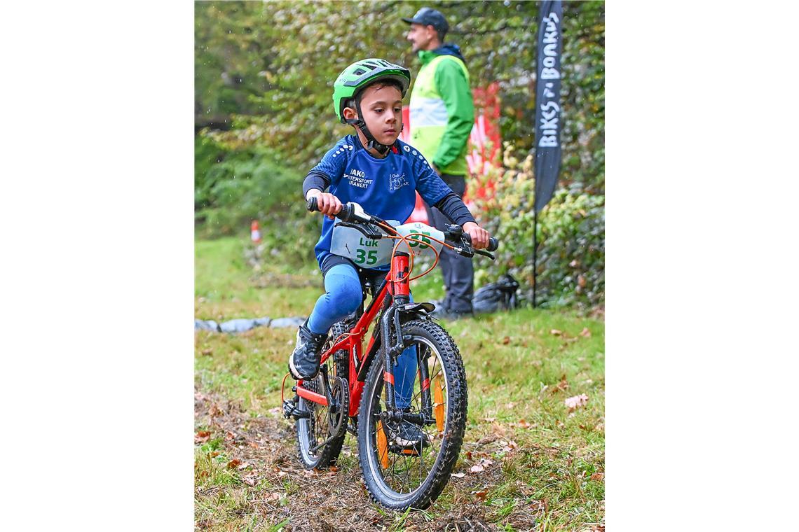 Luk mit Nr. 35. Nach der Wechselzone geht es auf das Mountainbike. 4. Kindercros...