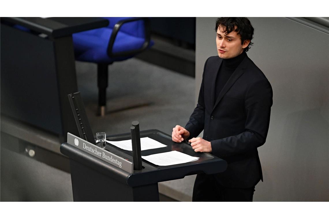 Dobrindt stellt Pläne vor - Grüne gegen neue Grenzkontrollen Lukas Benner, der die Grünen-Fraktion künftig als Obmann im Innenausschuss vertritt, hält eine rasche Befassung mit den Grenzkontrollen dort für notwendig. (Archivfoto)