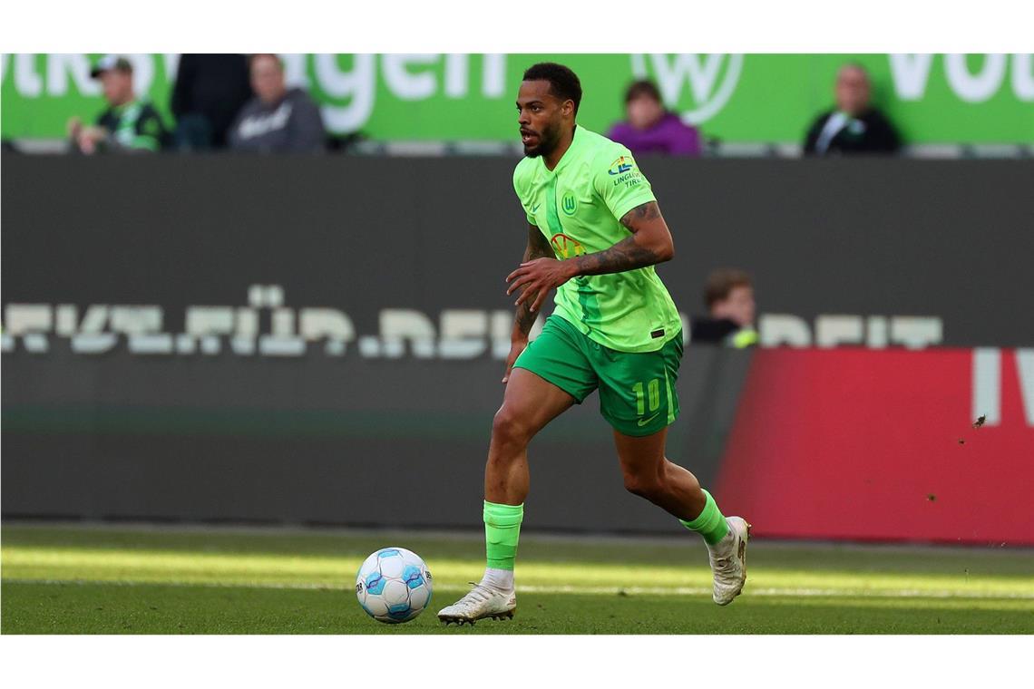 Superstar oder Ersatzmann? Das wurde aus den U-21-Europameistern von 2021 Lukas Nmecha, VfL Wolfsburg: Der Torschützenkönig der U-21-EM netzte viermal für die deutsche Elf. Seine starke Leistung beim Turnier krönte Nmecha mit dem Siegtreffer im Finale gegen Portugal. Im selben Sommer wechselte Stürmer von Manchester City nach Wolfsburg. Der Start in der Autostadt verlief erfolgreich, und er stand regelmäßig im Kader der A-Nationalmannschaft. Seit einigen Jahren wird Nmecha jedoch intensiv von Verletzungspech gequält und kommt nicht mehr auf das Level von früher.