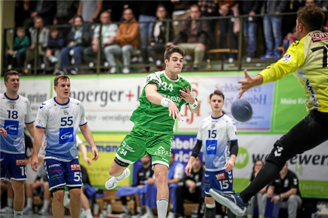 HCOB gegen Pforzheim: Der beste Angriff trifft auf die beste Abwehr Lukas Rauh und der HCOB sind auf einem guten Weg. Erst recht, wenn der Tabellenzweite morgen im Verfolgerduell siegt. Foto: Alexander Becher