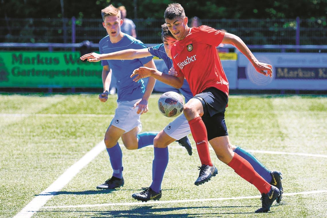 Lukas Sonnenwald (vorne) holte mit der SG Sonnenhof einen Punkt. Foto: A. Becher